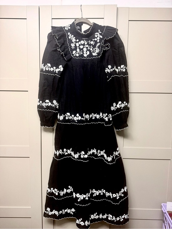 FARM Rio Dresses & Skirts - Farm Rio Black Embroidered Floral Womens' Dress MEDIUM